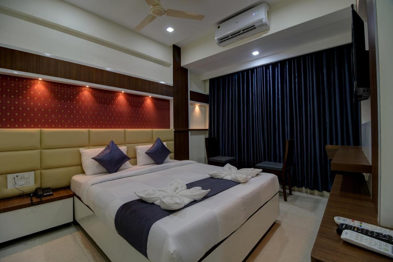 Hotel Mourya Residency 纳威孟买 外观 照片